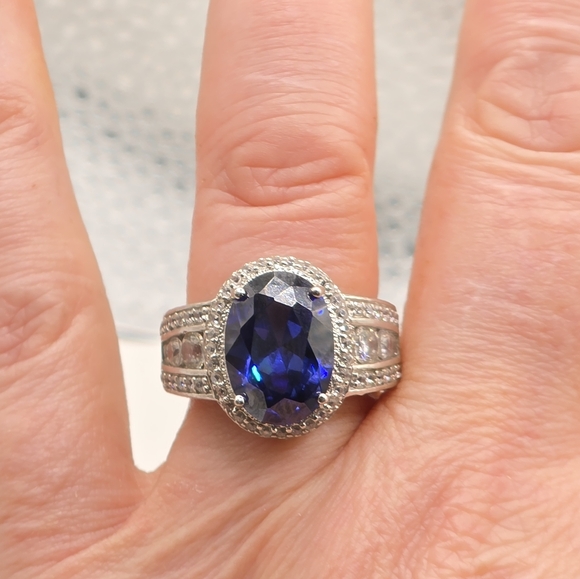 Gorgeous Designer Blue Sapphire White Topaz Simulant Ring - Picture 5 of 8
